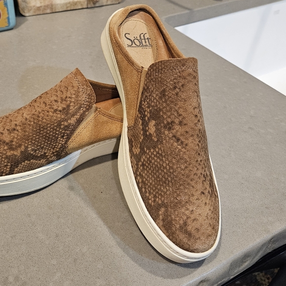 Sofft Women's Suede Leather Slip-On Mule Sneakers.‎ Size 8 - Picture 2 of 8